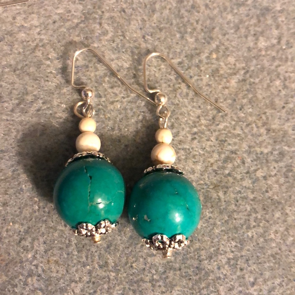Handcrafted blue and white magnesite earrings - Picture 2 of 2